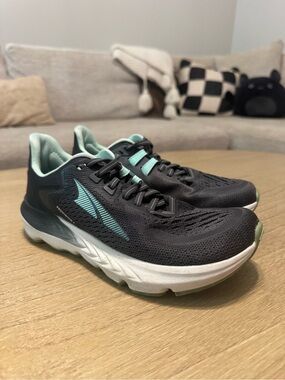 Altra Black and Mint Green Women's Shoes